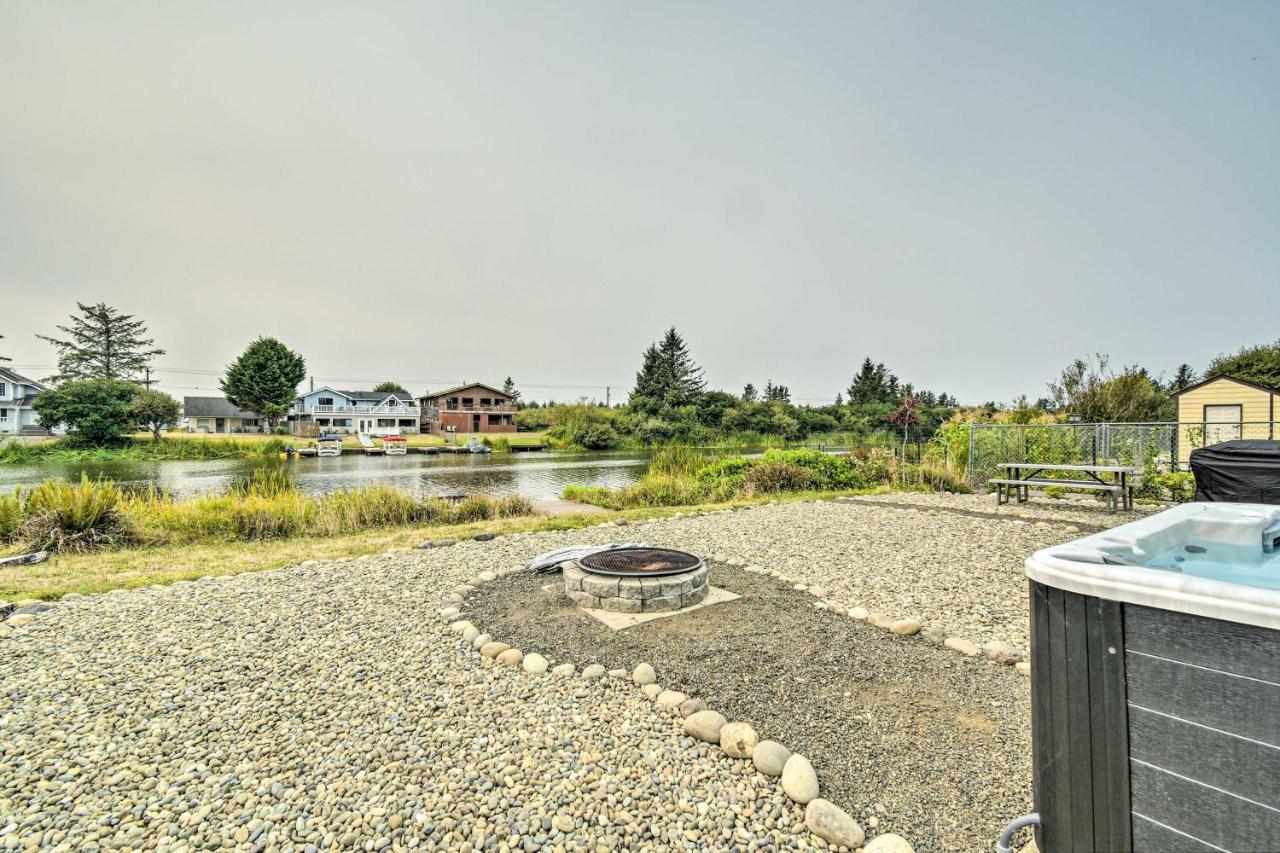 Willa Waterfront Getaway With Private Hot Tub, Grill, Dock Ocean Shores Zewnętrze zdjęcie